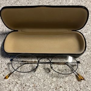 Kenneth Cole beautiful Frame!